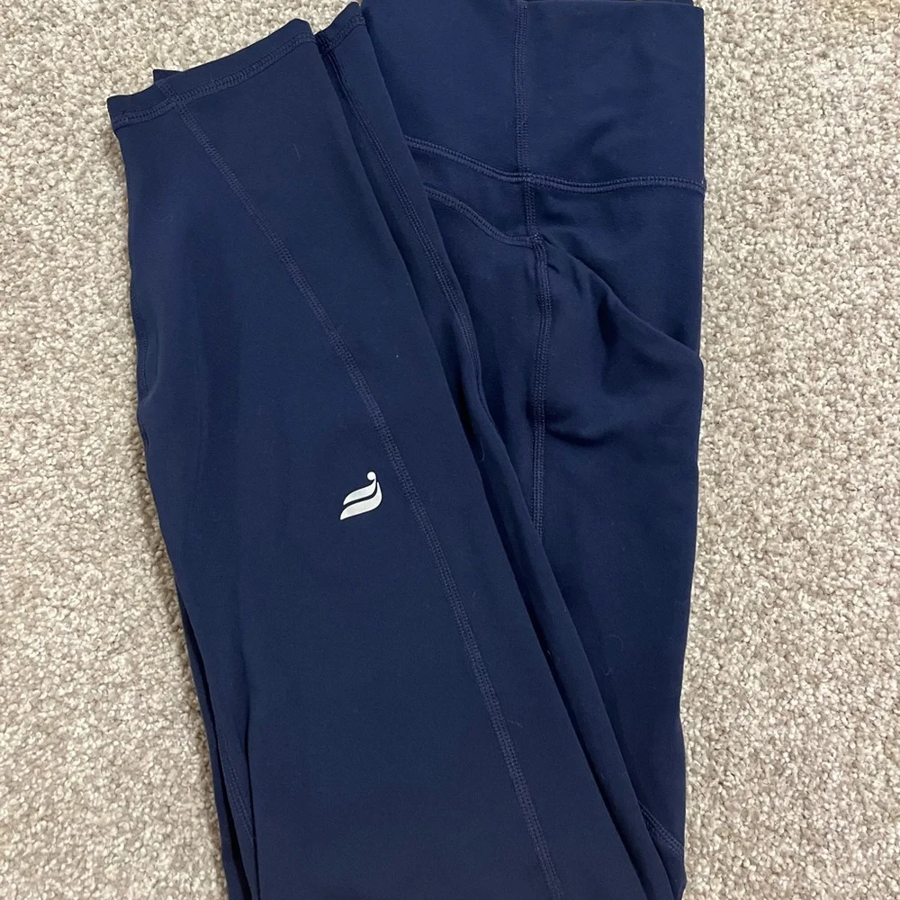 Fabletics Workout Set - Picture 3 of 4